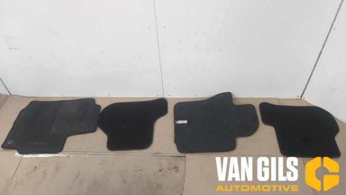 Set of mats from a Daihatsu Sirion 2 (M3) 1.0 12V DVVT 2009