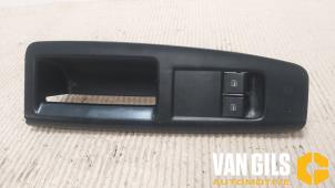 Usagé Commutateur vitre électrique Volkswagen Polo IV (9N1/2/3) 1.9 SDI Prix € 40,00 Règlement à la marge proposé par Van Gils Automotive