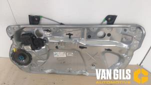 Usagé Mécanique vitre 2portes avant droite Volkswagen Polo IV (9N1/2/3) 1.9 SDI Prix € 50,00 Règlement à la marge proposé par Van Gils Automotive