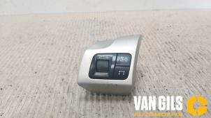 Usados Interruptor de mando de volante Opel Astra H GTC (L08) 1.6 16V Precio de solicitud ofrecido por Van Gils Automotive