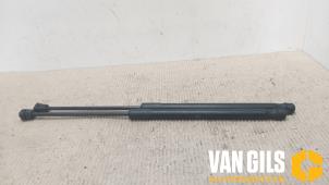 Używane Zestaw amortyzatorów gazowych tylnej klapy Opel Astra H GTC (L08) 1.6 16V Cena na żądanie oferowane przez Van Gils Automotive