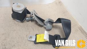 Usados Cinturón de seguridad centro detrás Daihatsu Sirion 2 (M3) Precio de solicitud ofrecido por Van Gils Automotive