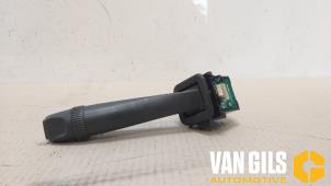 Używane Przelacznik wycieraczki Volvo V70 (SW) 2.4 20V 140 Cena € 30,00 Procedura marży oferowane przez Van Gils Automotive