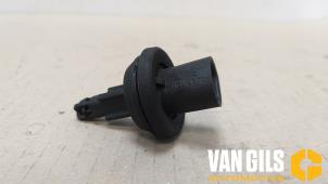Usados Medidor de masa de aire Opel Corsa C (F08/68) 1.4 16V Precio € 60,00 Norma de margen ofrecido por Van Gils Automotive
