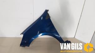 Used Front wing, left Renault Clio III (BR/CR) 1.2 16V 75 Price € 77,00 Margin scheme offered by Van Gils Automotive