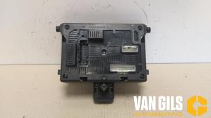 Używane Sterownik Body Control Renault Clio III (BR/CR) 1.2 16V 75 Cena € 30,00 Procedura marży oferowane przez Van Gils Automotive