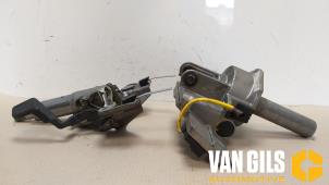 Usagé Colonne de direction Opel Corsa D 1.2 16V Prix € 99,99 Règlement à la marge proposé par Van Gils Automotive