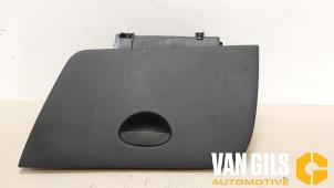 Usagé Boîte à gants Seat Leon (1P1) 1.8 TSI 16V Prix sur demande proposé par Van Gils Automotive