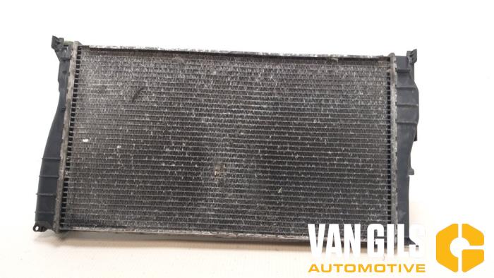 Radiator from a BMW 3 serie (E90) 320d 16V 2005