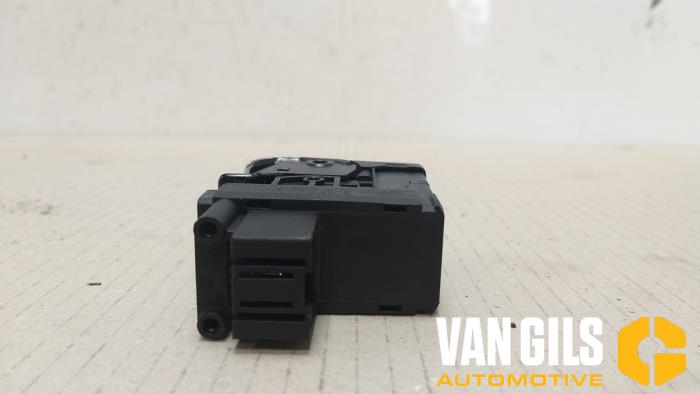 Gebrauchte Handbremse Schalter Audi A4 Avant (B8) 2.0 TFSI 16V Preis € 30,00 Margenregelung angeboten von Van Gils Automotive