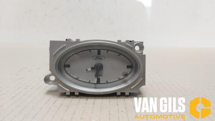 Begagnade Klocka Ford Mondeo III Wagon Pris € 30,00 Marginaltabell erbjuds av Van Gils Automotive