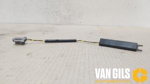 Used Antenna Amplifier Nissan Qashqai (J11) 1.2 DIG-T 16V Price € 38,00 Margin scheme offered by Van Gils Automotive