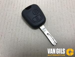 Used Key Peugeot 307 (3A/C/D) 2.0 16V Price € 30,00 Margin scheme offered by Van Gils Automotive