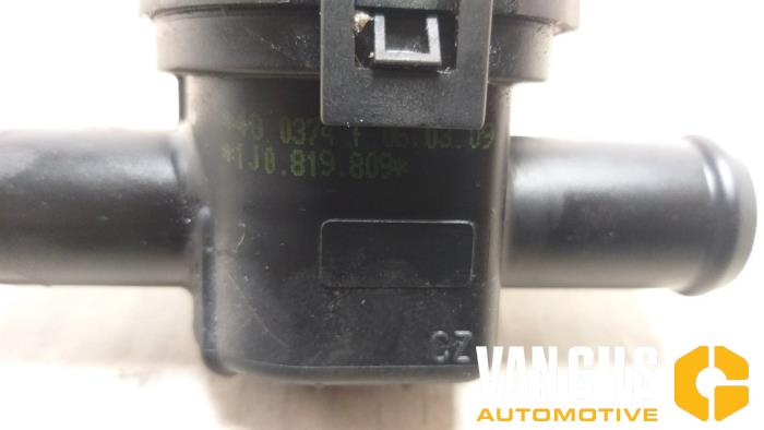 Mechanical heater valve from a Audi A4 Avant (B8) 2.0 TFSI 16V 2009