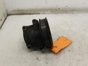 Pompe de direction d'un Ford Mondeo II 2.0i 16V E2/96 EEC 2000