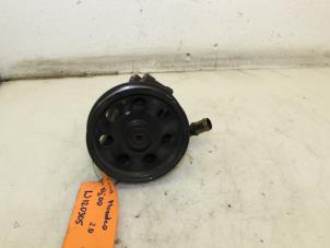 Pompe de direction d'un Ford Mondeo II 2.0i 16V E2/96 EEC 2000