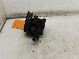 Pompe de direction d'un Ford Mondeo II 2.0i 16V E2/96 EEC 2000