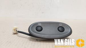 Używane Sciemniacz kokpitowy Toyota Yaris (P1) 1.0 16V VVT-i Cena € 30,00 Procedura marży oferowane przez Van Gils Automotive
