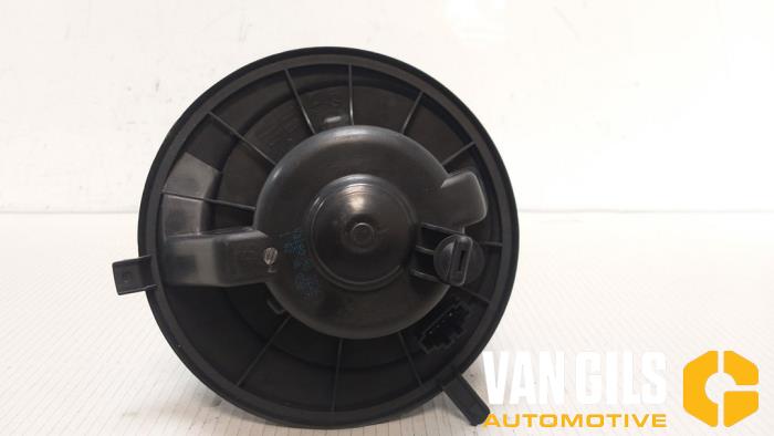 Motor de ventilador de calefactor de un Volkswagen Caddy Combi III (2KB,2KJ) 1.9 TDI 2005