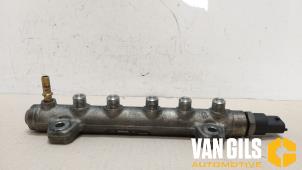 Używane Listwa wtryskowa Opel Vivaro 2.5 DTI 16V Cena € 50,00 Procedura marży oferowane przez Van Gils Automotive