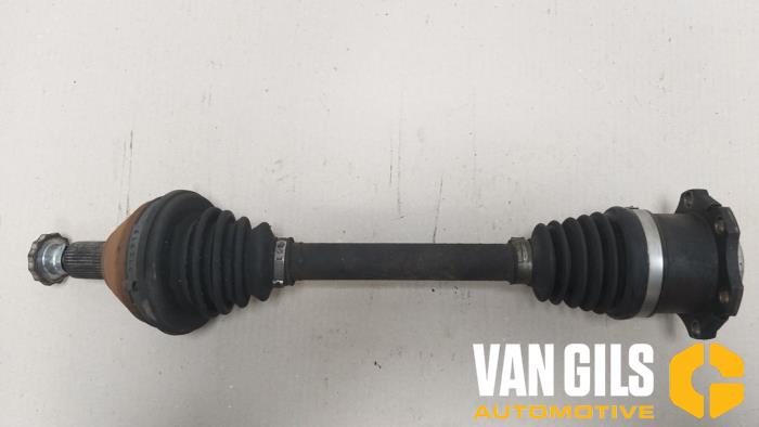 Front drive shaft, left from a Volkswagen Polo IV (9N1/2/3) 1.4 TDI 80 2007