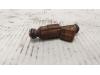 Injector (petrol injection) from a Volvo V70 (SW) 2.5 T 20V AWD 2003
