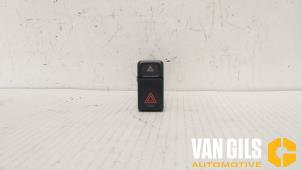 Usados Interruptor de luz de pánico Volvo 850 2.5i GLE 10V Precio € 30,00 Norma de margen ofrecido por Van Gils Automotive