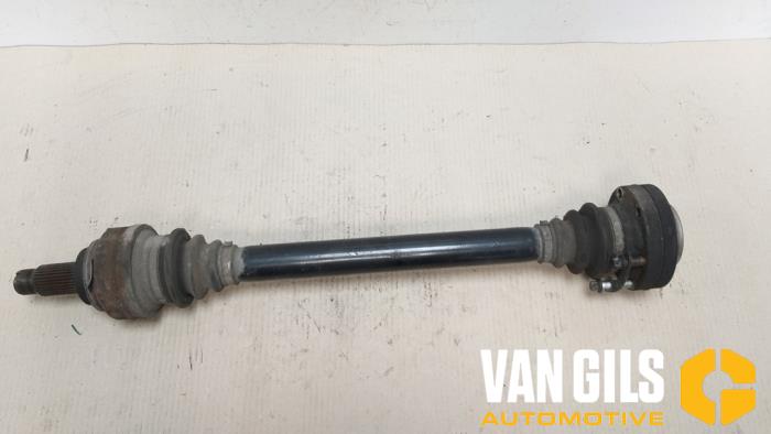 Drive shaft, rear right from a BMW 5 serie (E60) 530d 24V 2003