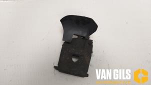 Usagé Etrier de frein (pince) avant gauche Volkswagen Polo III (6N1) 1.6i 75 Prix € 70,00 Règlement à la marge proposé par Van Gils Automotive