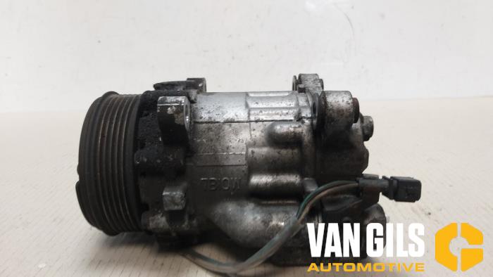 Usagé Compresseur de clim Volkswagen Polo III (6N1) 1.6i 75 Prix € 35,00 Règlement à la marge proposé par Van Gils Automotive