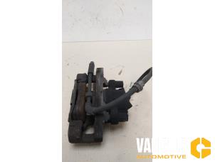 Used Front brake calliper, right BMW 3 serie (F30) 320d 2.0 16V EfficientDynamicsEdition Price on request offered by Van Gils Automotive