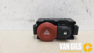 Usagé Bouton de warning Renault Twingo III (AH) 0.9 Energy TCE 90 12V Prix sur demande proposé par Van Gils Automotive