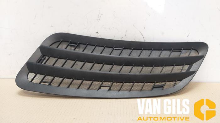 Używane Grill Mercedes Sprinter 5t (907.6) 519 CDI 3.0 V6 24V RWD Cena € 36,30 Z VAT oferowane przez Van Gils Automotive