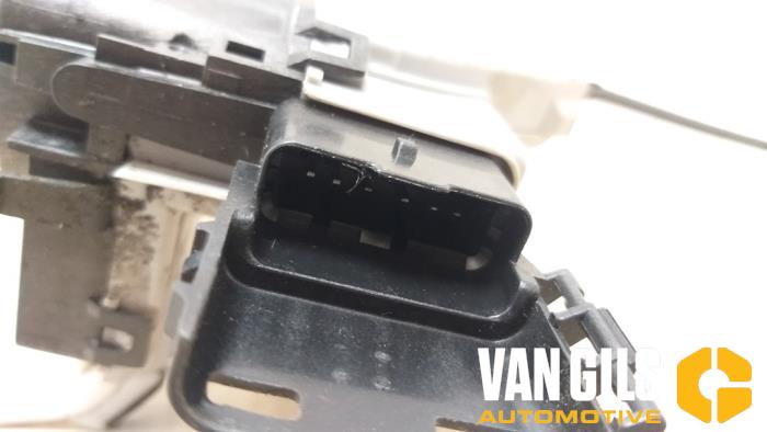 Rear door lock mechanism 4-door, left from a Peugeot 508 SW (8E/8U) 1.6 HDiF 16V 2013