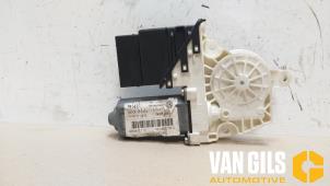 Używane Silnik szyby drzwiowej Volkswagen Golf V (1K1) 2.0 FSI 16V Cena € 45,00 Procedura marży oferowane przez Van Gils Automotive