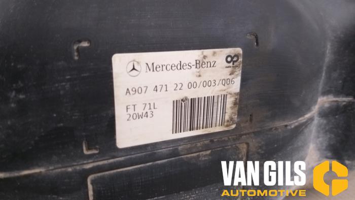Depósito de un Mercedes-Benz Sprinter 5t (907.6) 519 CDI 3.0 V6 24V RWD 2020