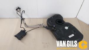 Używane Zbiornik Ford Transit Courier 1.0 Ti-VCT EcoBoost 12V Cena na żądanie oferowane przez Van Gils Automotive