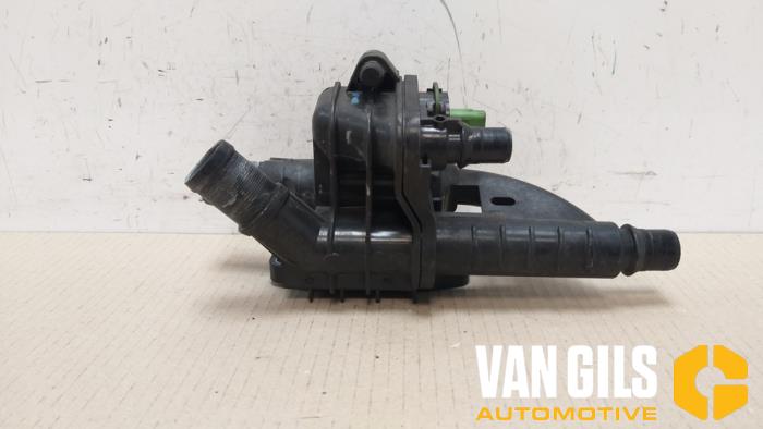 Thermostat housing from a Peugeot 508 SW (8E/8U) 1.6 HDiF 16V 2013