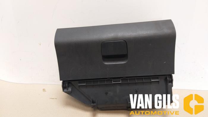 Begagnade Handskfack Volkswagen Polo IV (9N1/2/3) Pris € 50,00 Marginaltabell erbjuds av Van Gils Automotive