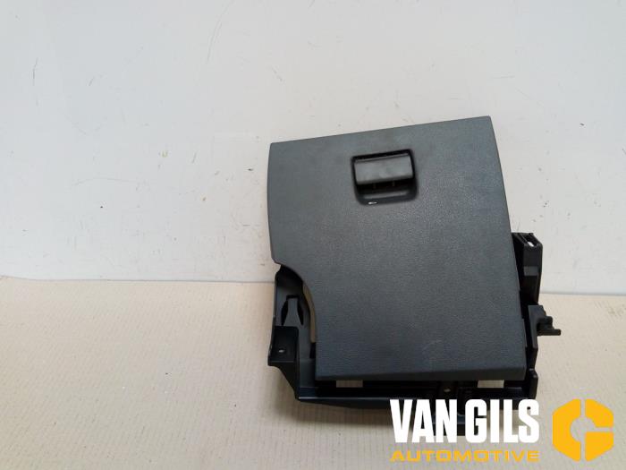 Storage compartment from a Peugeot 508 (8D) 1.6 HDiF 16V 2013