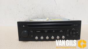 Używane Radioodtwarzacz CD Citroen C4 Coupé (LA) 1.4 16V Cena € 75,00 Procedura marży oferowane przez Van Gils Automotive