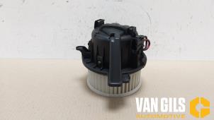 Usagé Moteur de ventilation chauffage Volkswagen Polo VI (AW1) 1.0 TSI 12V Prix € 72,00 Règlement à la marge proposé par Van Gils Automotive