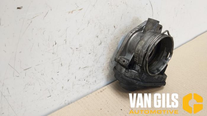 Drosselklappengehäuse van een Volkswagen Golf V (1K1) 2.0 TDI 16V 2004