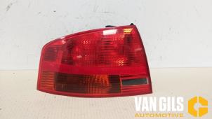 Usados Luz trasera izquierda Audi A4 (B7) 1.8 T 20V Precio € 45,00 Norma de margen ofrecido por Van Gils Automotive