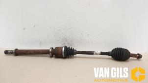 Used Front drive shaft, right Renault Clio III (BR/CR) 1.5 dCi FAP Price on request offered by Van Gils Automotive