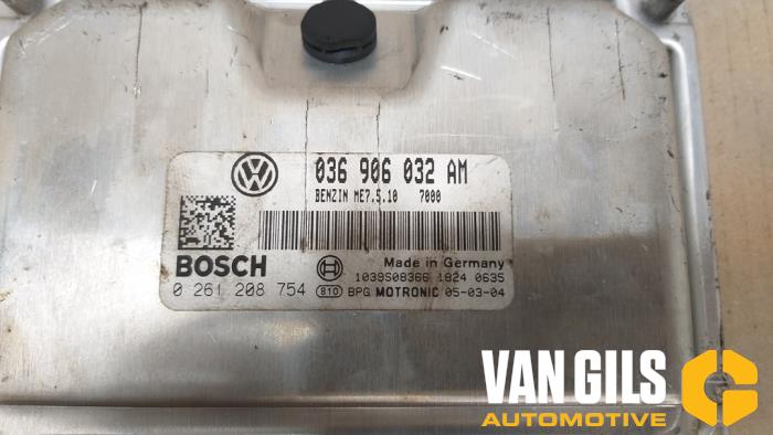 Steuergerät Motormanagement van een Volkswagen Golf V (1K1) 1.4 16V 2005
