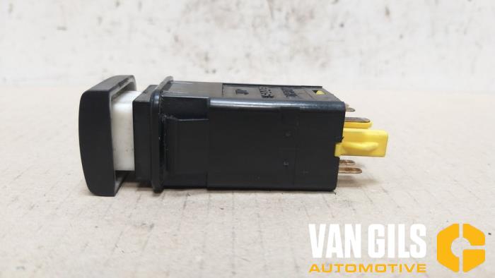 Seat heating switch from a Saab 9-3 I (YS3D) 2.0 SE Turbo 16V 2001