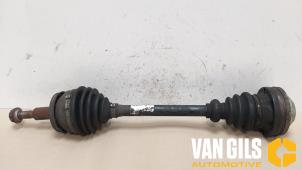 Usagé Arbre de transmission avant gauche Volkswagen Transporter T5 1.9 TDi Prix € 74,99 Règlement à la marge proposé par Van Gils Automotive