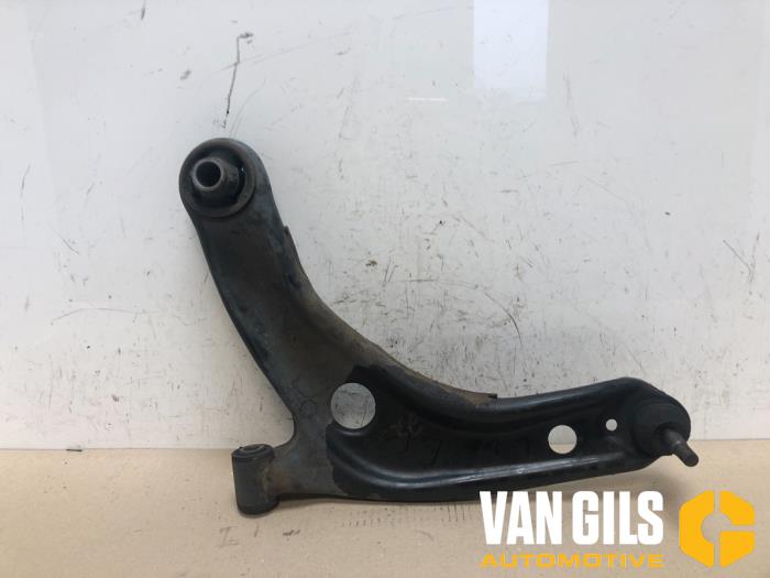 Front wishbone, left from a Toyota Yaris III (P13) 1.0 12V VVT-i 2016