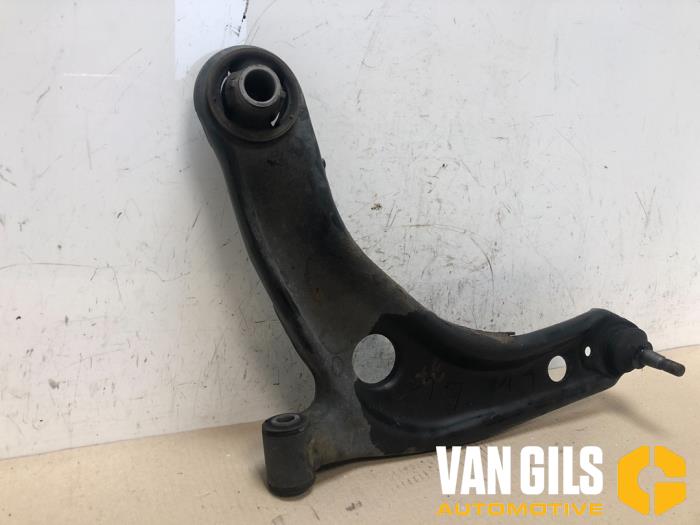 Front wishbone, left from a Toyota Yaris III (P13) 1.0 12V VVT-i 2016